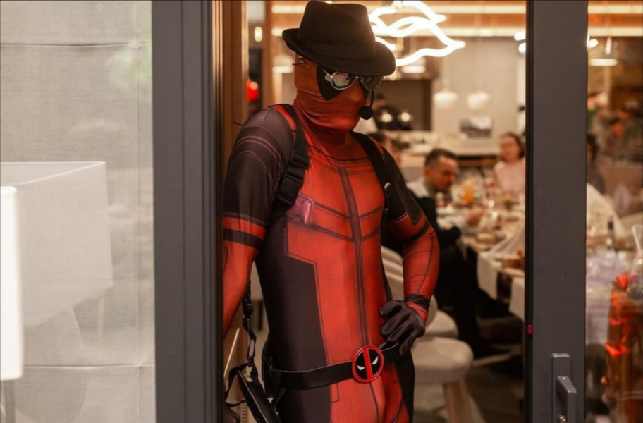 Аниматор Дэдпул на детский праздник в Пятигорске, Ессентуках, Минеральных Водах