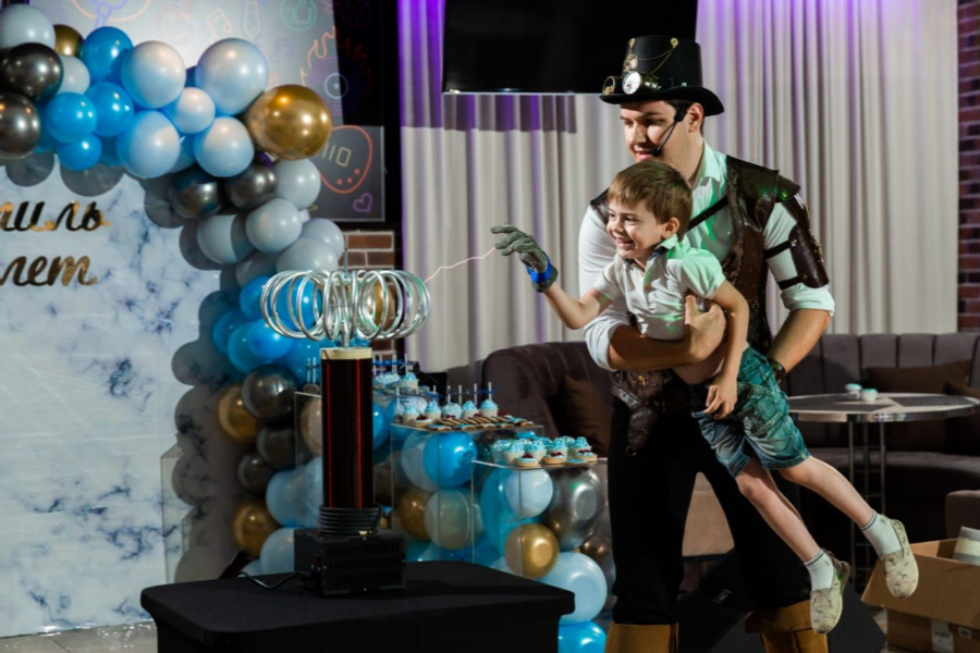 Аниматор Тесла шоу на детский праздник в Пятигорске, Ессентуках, Минеральных Водах